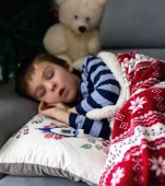 Ce poți face pentru a ameliora tusea din timpul nopții a copilului tău