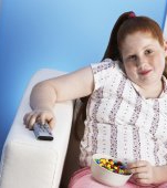 O fetiță obeză de 12 ani este luată de stat de la mama ei, pentru că i se pune viața în pericol
