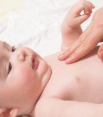 Secretul mămicilor pentru un somn liniștit când bebe este răcit