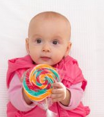 Ce se poate întâmpla dacă îi dai zahăr bebelușului prea devreme