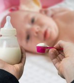  4 semne că bebelușul tău a acceptat laptele praf