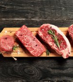 Carne falsificată din carcasă de vită și carne alterată pe farfuriile românilor