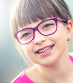 12 semne care îți spun că al tău copil ar putea avea nevoie de un aparat dentar