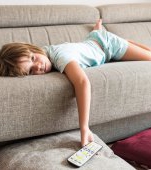 3 lucruri care se întâmplă în creierul copilului când se uită la televizor