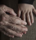 Datoria la lumină a determinat niște bunici din Constanța să mintă că nepoțelul lor are cancer
