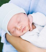 O femeie a născut pe stradă după ce un șofer de taxi a refuzat să o ducă la spital