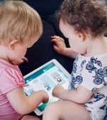 Ce pățește copilul tău dacă folosește dispozitive electronice cu touchscreen