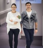 Jacinda Ardern, prim ministrul din Noua Zeelandă, este mama eroină de care umanitatea are nevoie