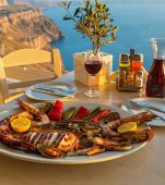 5 rețete delicioase care îți aduc Grecia în farfurie