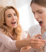 O mamă a fost arestată pentru că și-a pedepsit fiica confiscându-i telefonul