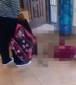 O îngrijitoare lovește cu piciorul în cap un copil cu dizabilități. Motivul este șocant!