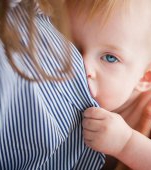 Alăptarea activează gene care fac ca bebelușii să fie mai puțin reactivi la stres