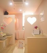 O nouă lege impune camere de alăptare în aeroporturi