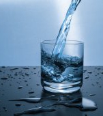 Apa în sarcină - Câtă apă e sănătos să bei zilnic dacă ești însărcinată