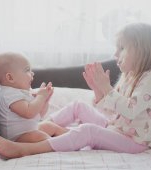 Știința confirmă că a avea o soră te face o persoană mai bună