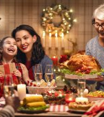 Denunț de noră: o soacră cere taxă pentru masa de Crăciun în familie