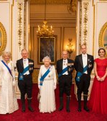 Ce bea familia regală de Crăciun