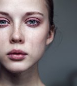 CUTREMURATOR! Vanduta de propria mama, la 6 ani: “Am fost sclava sexuala pentru elita Europei!” – VIDEO