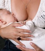 Ce faci când bebelușul adoarme la sân
