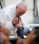 Papa Francisc: nu vă certați în fața copiilor - discurs emoționant către credincioși