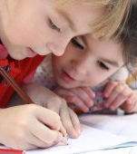 Părinții sunt revoltați! Ce spun despre decizia Ministerului de a lasa repetenți copiii de clasa I