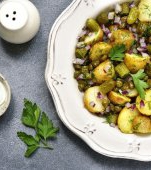 7 idei de salate cu castraveți murați