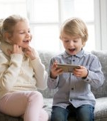 Cele mai eficiente tehnici pentru a ține copilul departe de ecrane