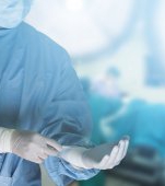 Un fals medic de chirurgie plastică lucrează la patru clinici din București și operează zeci de oameni, fără studii de medicină 