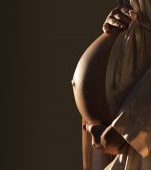 O femeie a bătut un bărbat pentru că a refuzat să își ducă la spital soția gata să nască