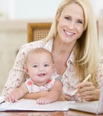 Cercetătorii au stabilit care ar trebui să fie salariul unui părinte care stă acasă cu copiii