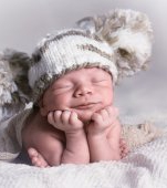 Un bebeluș s-a născut ieri, pe data de 13, la ora 13:13 și va locui pe o stradă cu nr. 13, la apt. 13