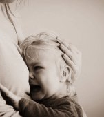 Copil de 2 ani bătut în creșă de fiica unui fost fotbalist. Părinții cer 500 de mii de euro daune