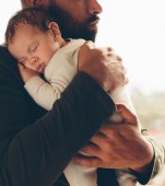 Gestul profesorului care a uimit lumea. A avut grijă de bebelușul unui student în timpul orei! 