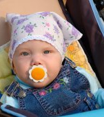 Suzeta bebelușului: Ghid pe vârste de alegere și utilizare