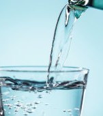 4 din 10 români consumă apă neverificată! Tu știi ce apă bei?