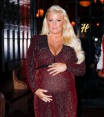 Jessica Simpson a născut un bebeluș de 5 kilograme!