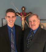 Un adolescent nu este acceptat în echipa de baschet pentru că nu este vaccinat