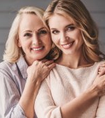 Începi să te transformi în mama ta când ajungi la 33 de ani