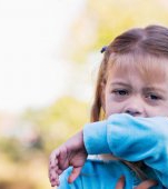 Părinții își forțează copiii să bea clor, pentru a vindeca autismul. Specialiștii trag un semnal de alarmă!