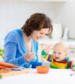 Trucuri inedite: cum transformi masa bebelușului într-o activitate relaxantă și pentru tine