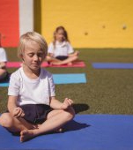 În multe școli copiii sunt pedepsiți cu ore de meditație și relaxare