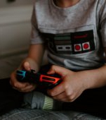 Atenție, părinți! Un copil a ajuns la Urgențe, după 6 ore petrecute în fața calculatorului