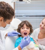 7 semne că trebuie să te duci cu copilul la dentist