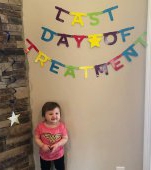 Așa arată o luptătoare! Această fetiță de 2 ani a învins cancerul în ultimul stadiu