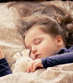 Anchetă în Gorj. Două educatoare sunt acuzate că au sedat copiii ca să-i adoarmă mai ușor