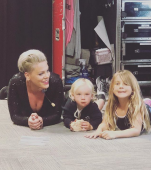 Mesajul dur al lui Pink, după ce fanii au criticat-o pentru că și-a circumcis fiul 