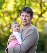 Copiii concepuți de tați în vârstă au un risc mai mare de îmbolnăvire