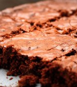 Elevi internați în spital cu halucinații, după ce o colegă i-a servit cu prăjitură cu marijuana