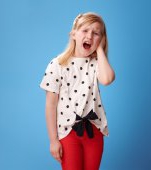 10 semne care dezvăluie o infecție a urechii la copil