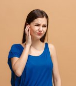 11 semne care dezvăluie că ai o acumulare de ceară în ureche